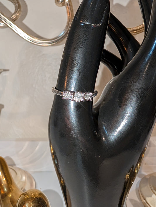 Gorgeous Womens 14K White Gold Over Sterling Silver Diamond Size 8 Designer Ring