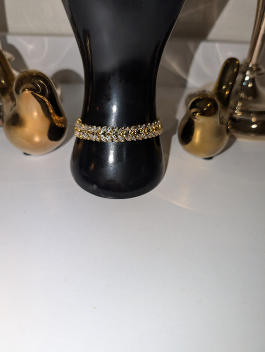 Beautiful Womens 14K Yellow Gold Over Brass 0.02 CTW Diamond 7.5 Inch Designer Petals Bracelet