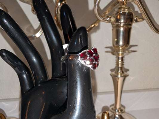 Captivating Womens 2.88 CTW Garnet Sterling Silver Size 7 Designer Ring